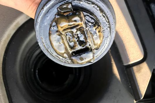 如何判断油品是否失效？5 个关键检测指标